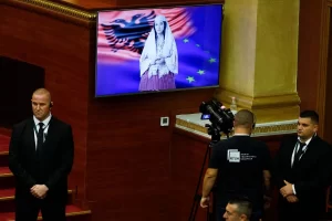 Albania nombra a la primera ministra creada con inteligencia artificial