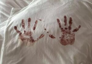 Camilo revela que pintó cuadros con la sangre de sus hijas