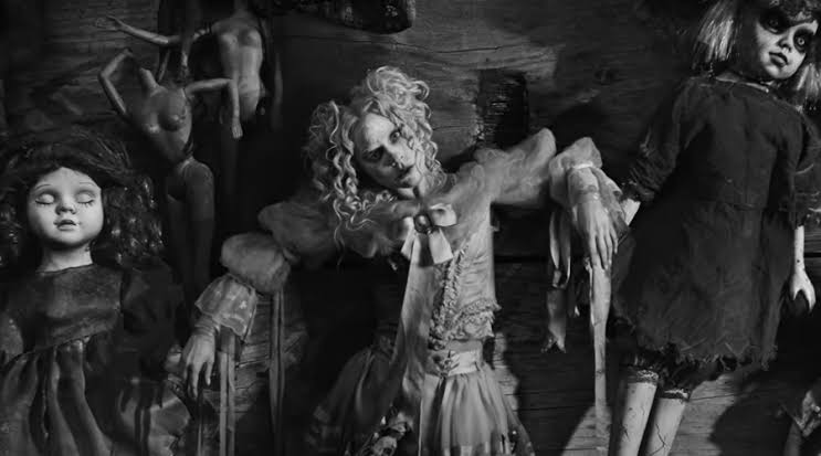 Lady Gaga estrena videoclip dirigido por Tim Burton y grabado en la Isla de las Muñecas en México