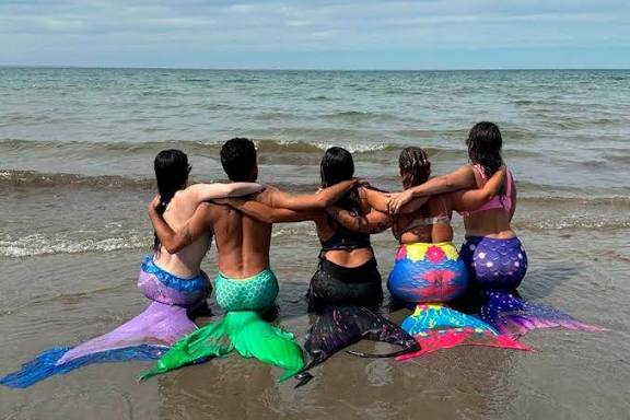 ¿Qué es el sirenismo y por qué crece la pasión por nadar como sirenas?