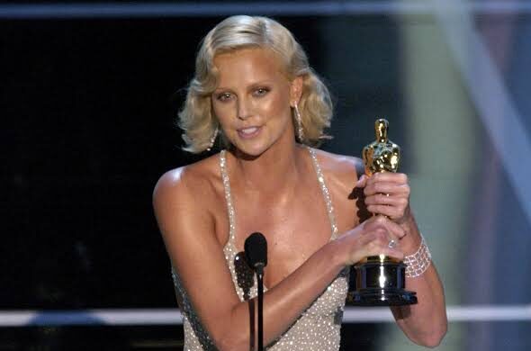 Charlize Theron revela las secuelas físicas que le dejó el cine de acción
