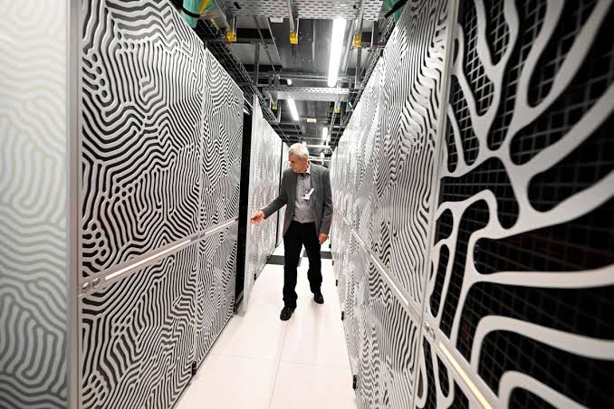 Inauguran supercomputadora para remontar carrera por la IA en Alemania