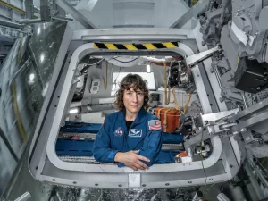 Christina Koch, la primera mujer astronauta en viajar a la Luna 
