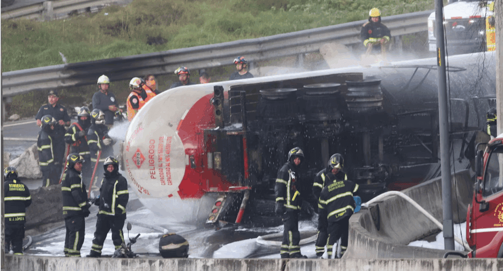 Suman 5 muertos y más de 90 lesionados en explosión de pipa en puente la Concordia