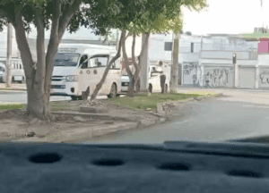 Sancionan a operador de transporte que agredió a un taxista con discapacidad en Cancún