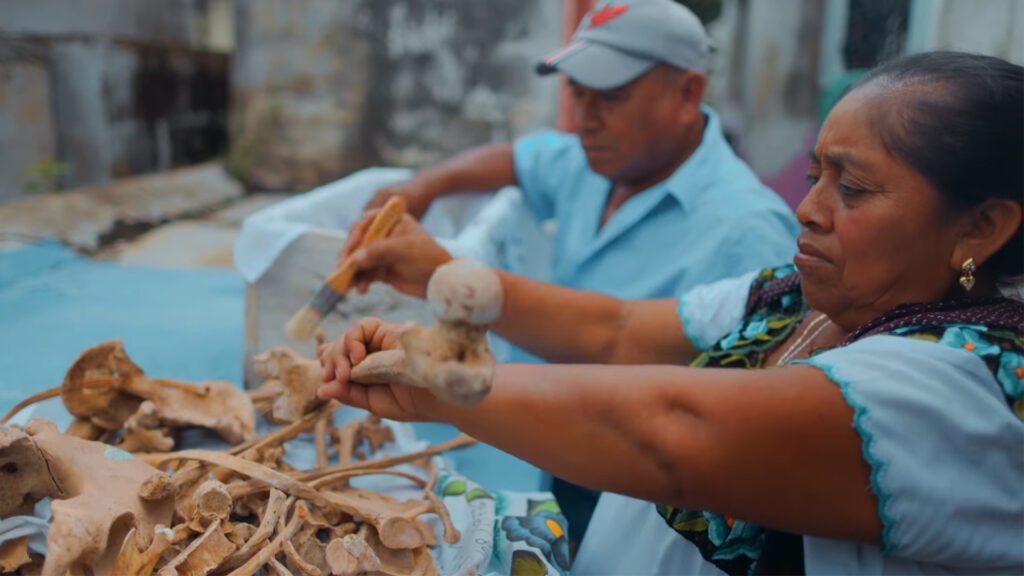 Limpiar huesos de difuntos, una tradición en Pomuch, pueblo de Campeche 3 Limpiar huesos de difuntos, una tradición en Pomuch, pueblo de Campeche