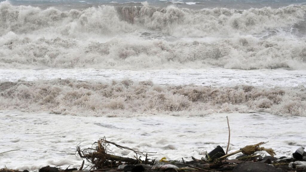 Captan el espeluznante sonido del huracán Melissa en Jamaica  3 16790990