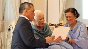 Muere la reina madre Sirikit de Tailandia a los 93 años
