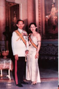 Muere la reina madre Sirikit de Tailandia a los 93 años