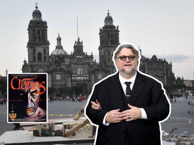 Cronos, ópera prima de Guillermo del Toro, inaugura megaofrenda de Día de Muertos