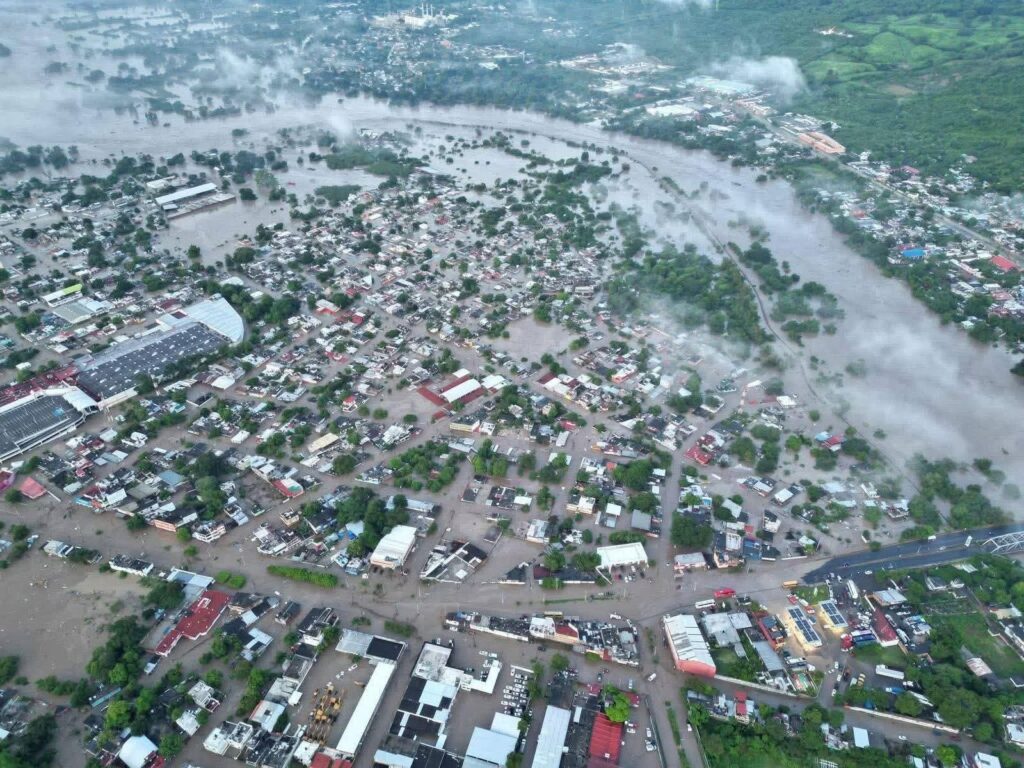 Suman 64 muertos y 65 desaparecidos por lluvias en cinco estados de México
