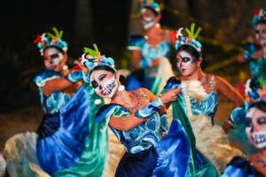 Entre danzas, música, altares y mucho color, celebran en Cozumel el Festival del Día de Muertos “Almas con Tradición”.