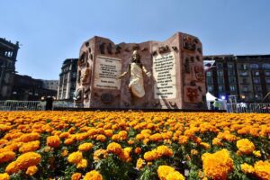 Inauguran Ofrenda Monumental de Día de Muertos 2025 en el Zócalo
