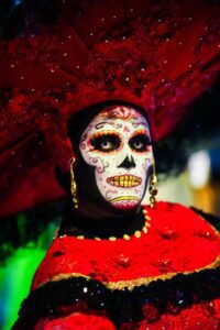 Entre danzas, música, altares y mucho color, celebran en Cozumel el Festival del Día de Muertos “Almas con Tradición”.