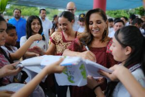 Arranca entrega de tenis a estudiantes de Cancún: beneficiarán a más de 119 mil alumnos