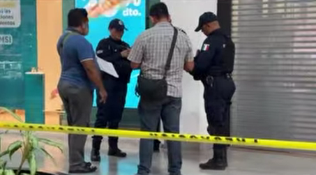 Policía de Cancún detiene a tres personas tras intento de robo en joyería de Plaza Las Américas