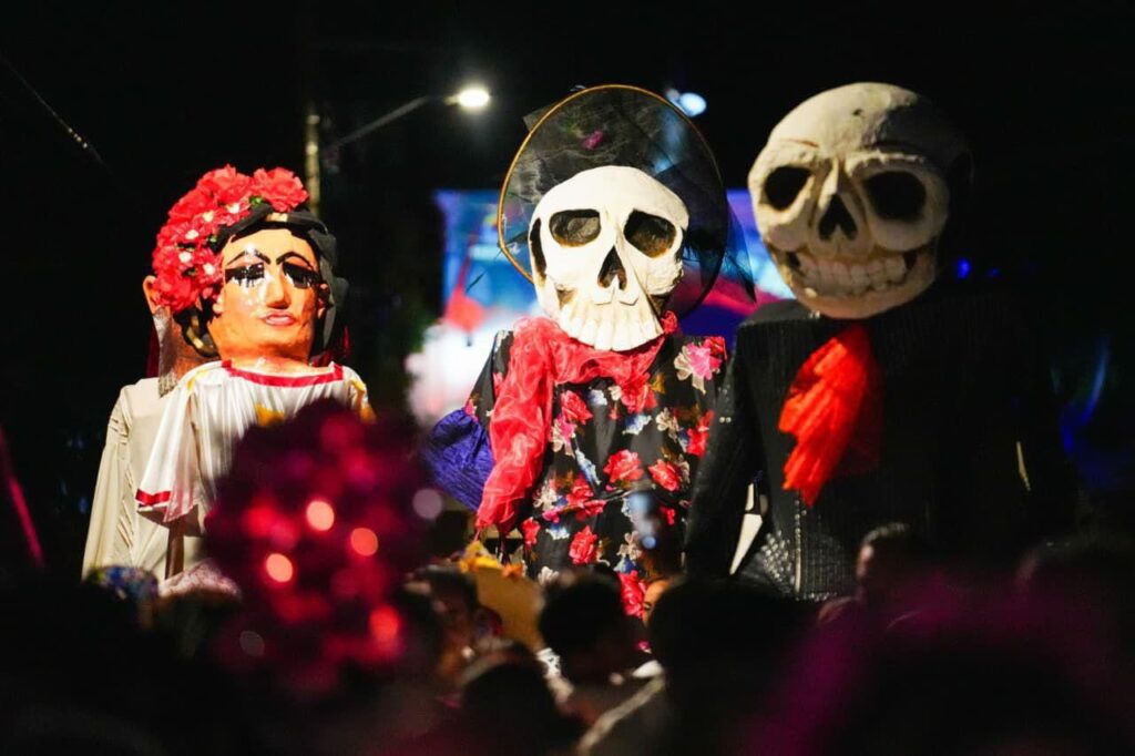 Entre danzas, música, altares y mucho color, celebran en Cozumel el Festival del Día de Muertos “Almas con Tradición”.