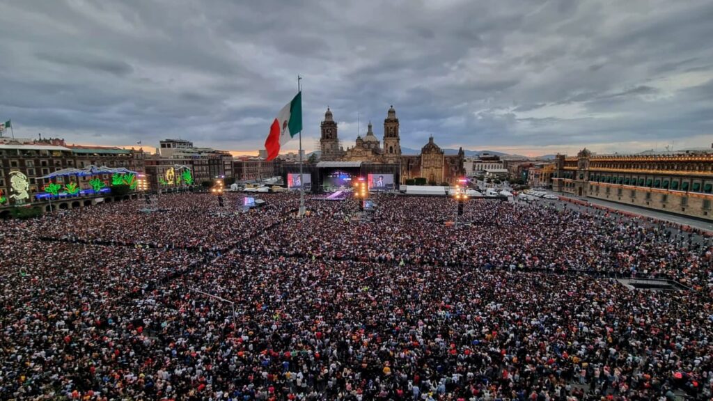 Miles llenan el Zócalo por el informe del primer año de gobierno de Claudia Sheinbaum