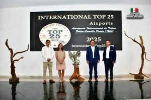 Aeropuerto de Tulum, reconocido con el premio International Top 25 Airports 2025 El Aeropuerto Felipe Carrillo Puerto se encuentra entre los mejores del mundo. La gobernadora Mara Lezama anunció que el Aeropuerto de Tulum, fue reconocido con el premio International Top 25 Airports 2025, que lo coloca entre los mejores del mundo. Aeropuerto de Tulum entre los mejores del mundo A menos de dos años de su inauguración, el Aeropuerto Internacional de Tulum “Felipe Carrillo Puerto” se consolida como una de las principales puertas de entrada al Caribe Mexicano, impulsando el turismo y generando nuevas oportunidades para la región. Por ello, ha sido reconocido con el premio International Top 25 Airports 2025, colocándolo entre los mejores del mundo. El premio “Internacional Top Airport 2025”, fue otorgado por la organización “International Top 25”, empresa estadounidense dedicada a crear una lista de las mejores 25 empresas a nivel mundial en diversos sectores como hotelería, gastronomía y aviación. El Aeropuerto de Tulum, destaca por su desempeño operativo, innovación, atención al cliente, estado de las instalaciones y el impacto positivo en la comunidad. El “Aeropuerto Felipe Carrillo Puerto”, es una obra estratégica construida por los Ingenieros del Ejército en beneficio del pueblo de México, lo que posiciona a Tulum como una puerta al mundo, símbolo de excelencia, innovación y conexión que impulsa el turismo y proyecta lo mejor de nuestro país. Bernardo Cueto, secretario de Turismo, consideró que este premio es producto del buen trabajo que se ha realizado, además de que en 2026 se tienen grandes expectativas de nuevos vuelos ante la coyuntura del Mundial de futbol. "Estamos trabajando con las aerolíneas. De hecho, estamos en diversas reuniones, planteando lo que serán las rutas para el próximo año", destacó Cueto. El dirigente de la Secretaria de Turismo, recordó que el Aeropuerto de Tulum en su primer año duplicó las expectativas y se ha convertido en una terminal que ha generado una mayor afluencia de visitantes a Quintana Roo.
