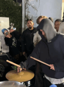 Justin Bieber se vuelve viral por cantar banda y tocar tambora