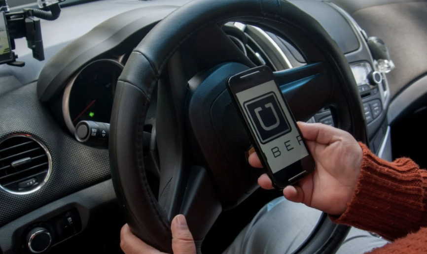 Uber ya podrá recoger y dejar a pasajeros en aeropuertos del país, sin sanciones 3 Uber ya podrá recoger y dejar a pasajeros en aeropuertos del país