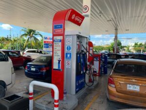 Falla sistema de gasolineras en Cancún, genera caos y largas filas
