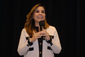 Entregan reconocimientos a trabajadores de la industria turística en Quintana Roo