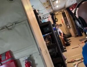 Avión queda atrapado en el ojo del huracán