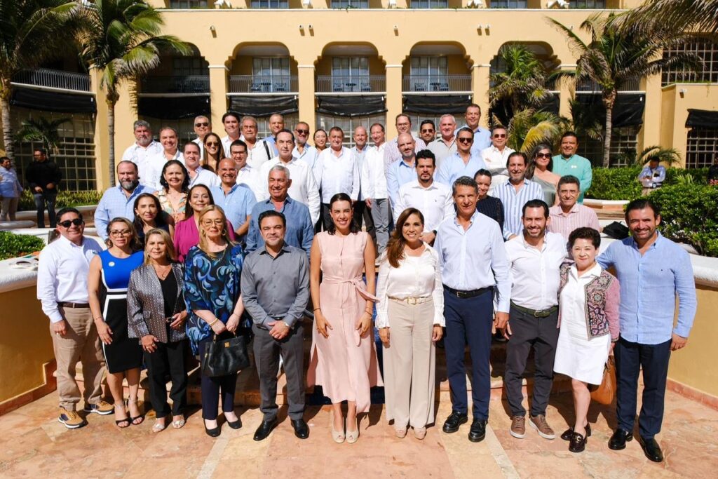 Autoridades, empresarios y hoteleros, fortalecen promoción turística en Cancún Travel Mart
