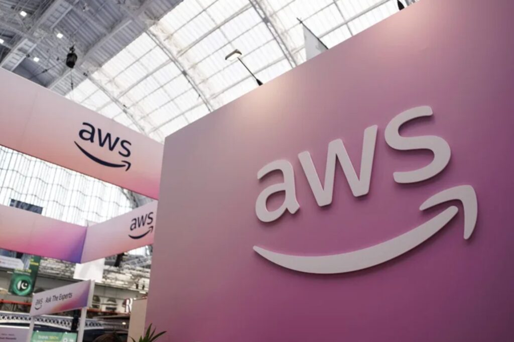 Falla global de Amazon Web Services provoca caída de Fortnite, Snapchat y otros servicios