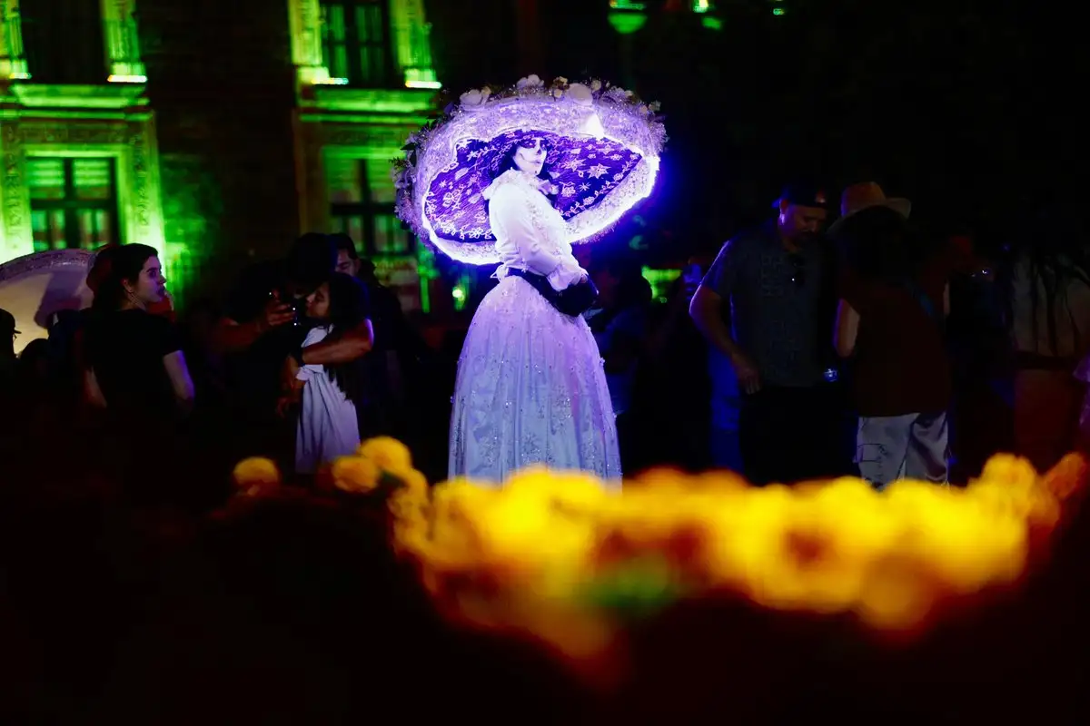 cronos opera prima de guillermo del toro estrena megaofrenda en el zocalo 76910a66 0324 40f4 a766 e06ec9645fce media