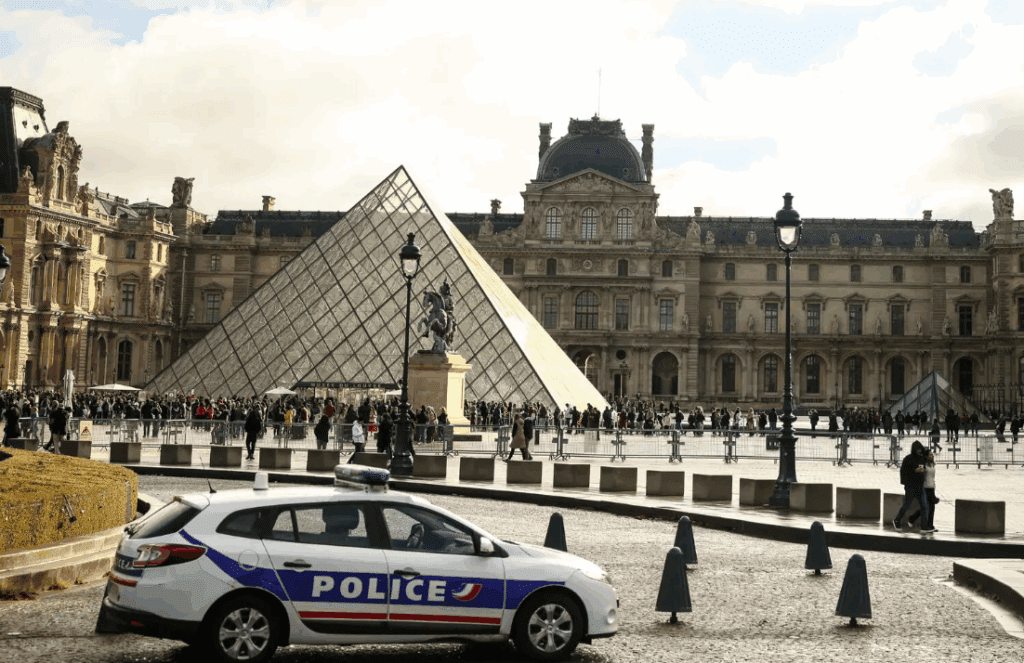 Detienen a personas relacionadas con el robo al Louvre 3 Detienen a personas relacionadas con el robo al Louvre