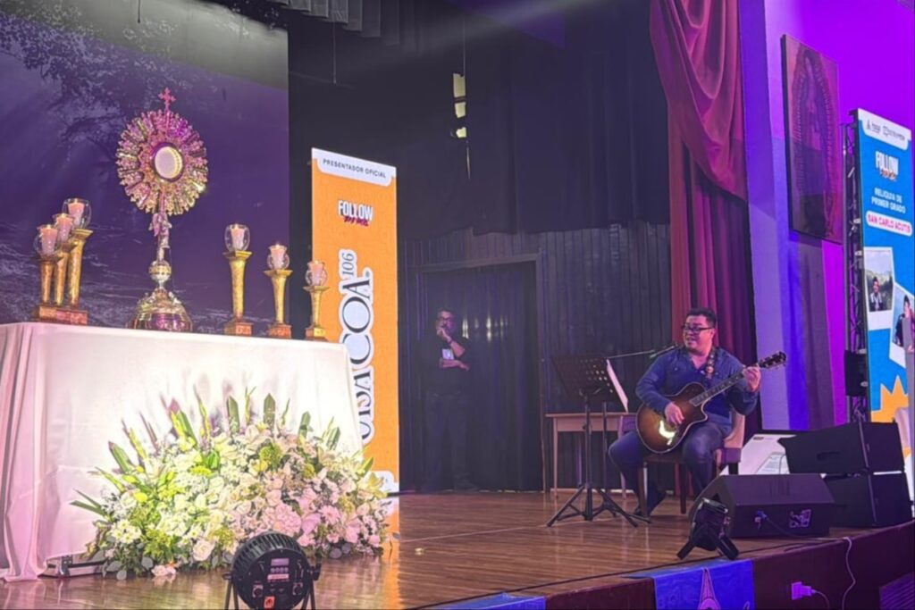 Franco Escamilla sorprende al abrir su corazón ante Jesús durante el Follow Festival en Monterrey