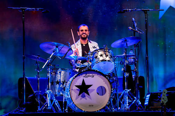 Mantiene Ringo Starr vivo el legado de los Beatles