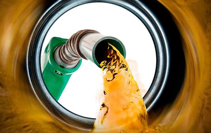 Mexicanos rechazan aumento de impuestos a combustibles y refrescos en el Paquete Económico 2026