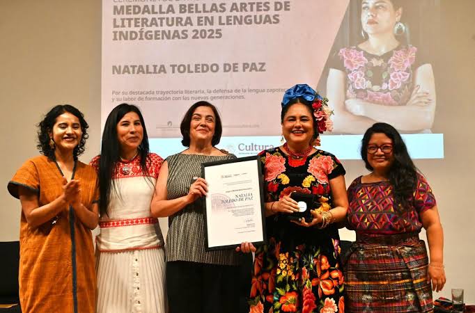 Natalia Toledo recibe Medalla Bellas Artes de Literatura en Lenguas Indígenas