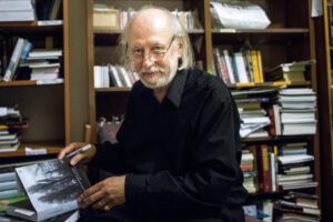 ¿Quién es László Krasznahorkai, premio novel de Literatura 2025?