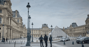 Detienen a personas relacionadas con el robo al Louvre