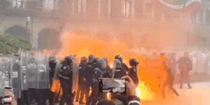 16 policías siguen hospitalizados tras agresiones de Bloque Negro
