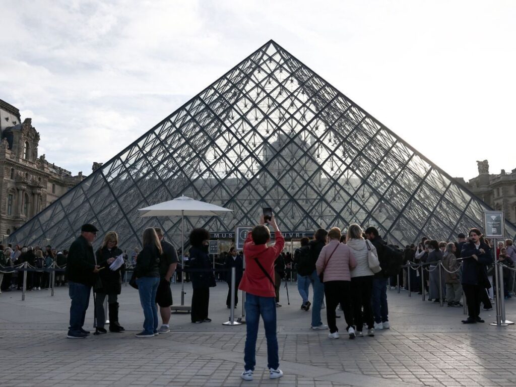 Robo en el Louvre expone graves fallas de seguridad en el museo más famoso del mundo