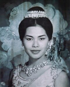 Muere la reina madre Sirikit de Tailandia a los 93 años