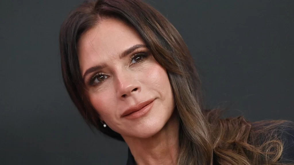 Revela Victoria Beckham padecer de un trastorno del aprendizaje
