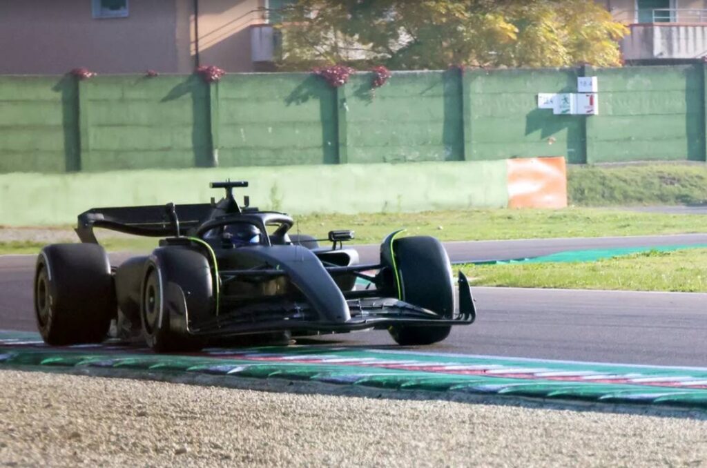 Checo Pérez de vuelta a pistas de la F1 con Cadillac y un Ferrari