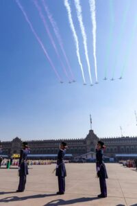 Sheinbaum encabeza desfile cívico- militar por Aniversario de la Revolución Mexicana