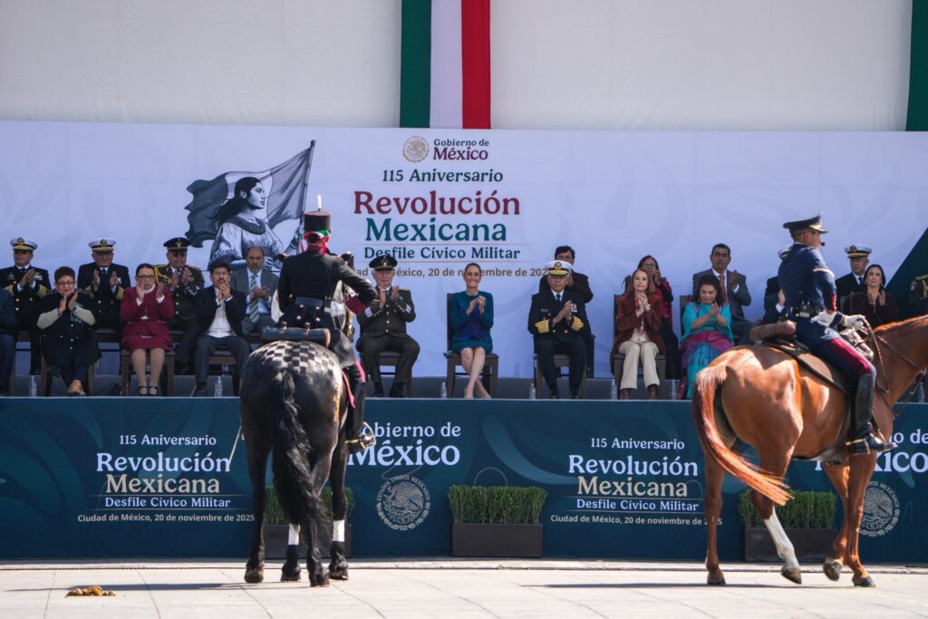 Sheinbaum encabeza desfile cívico- militar por Aniversario de la Revolución Mexicana