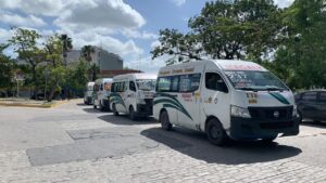 Descartan aumento al transporte público en Cancún, hasta que mejore el servicio