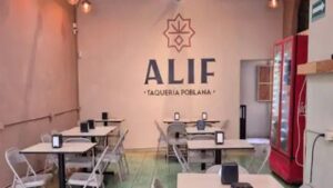 Influencers fingen asalto en taquería y causan pánico en Puebla 