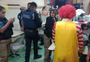 Influencers fingen asalto en taquería y causan pánico en Puebla 