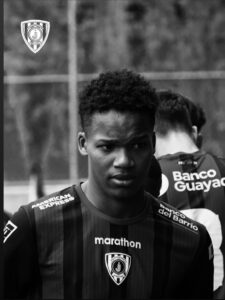 Desviven a futbolista de 16 años en su casa 