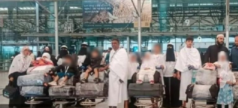 Choca autobús y mata a 3 generaciones de una familia en Arabia Saudita 